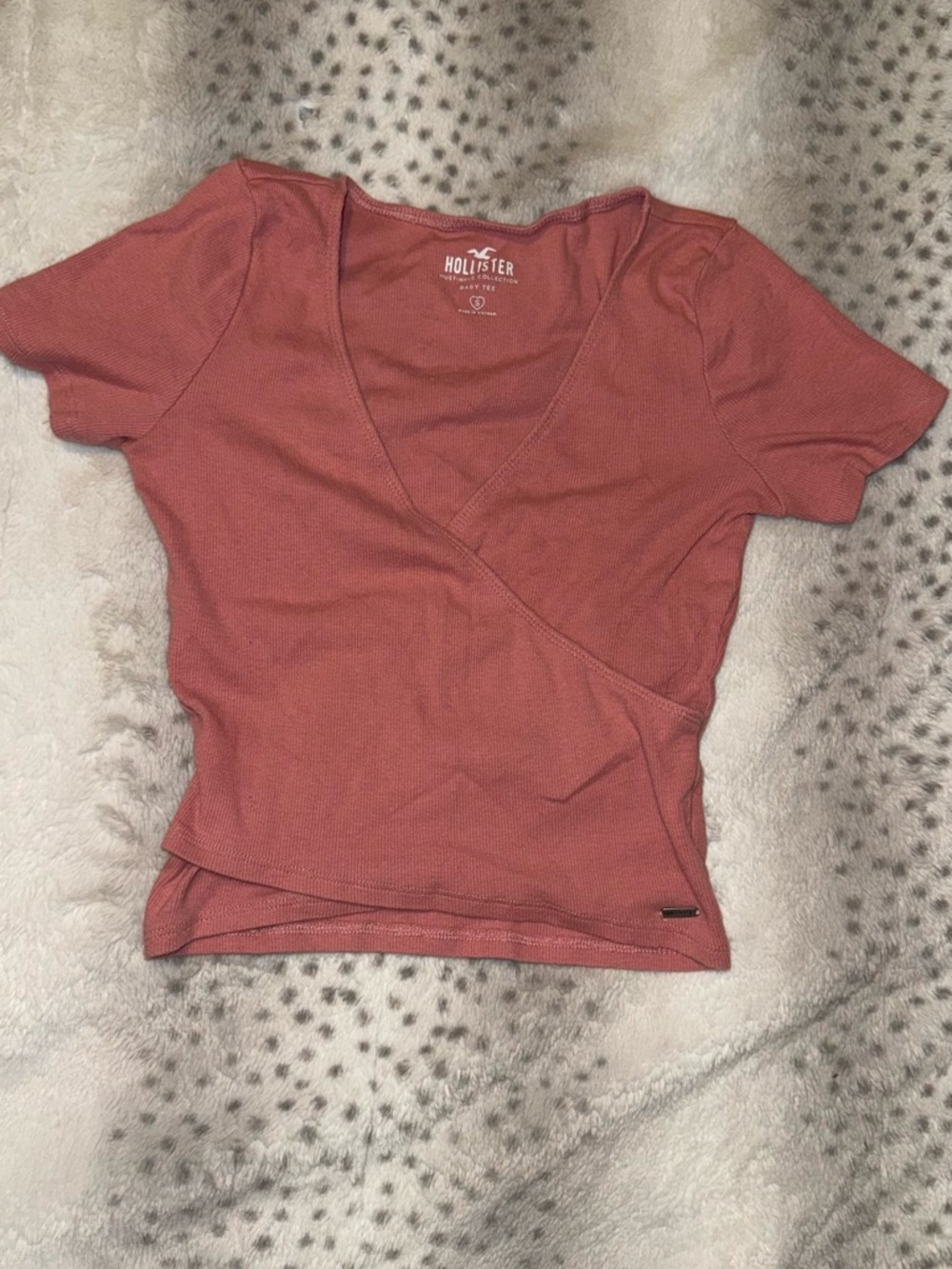 Hollister Women's Dusty Rose Short-Sleeve Wrap Tee